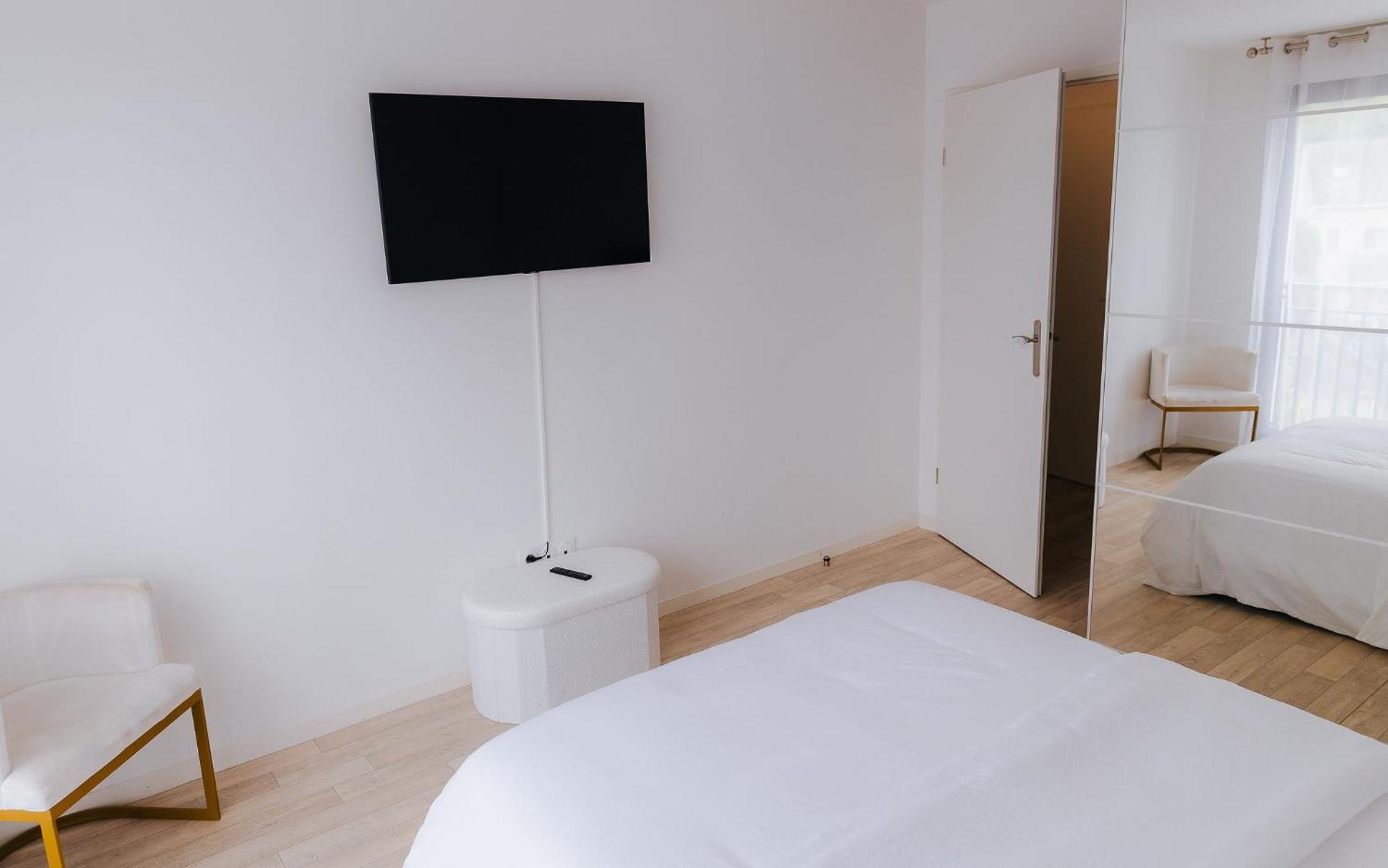 Appartement Luxueux, Neuf & Equipe A Versailles, Saint-Cyr-lʼÉcole מראה חיצוני תמונה
