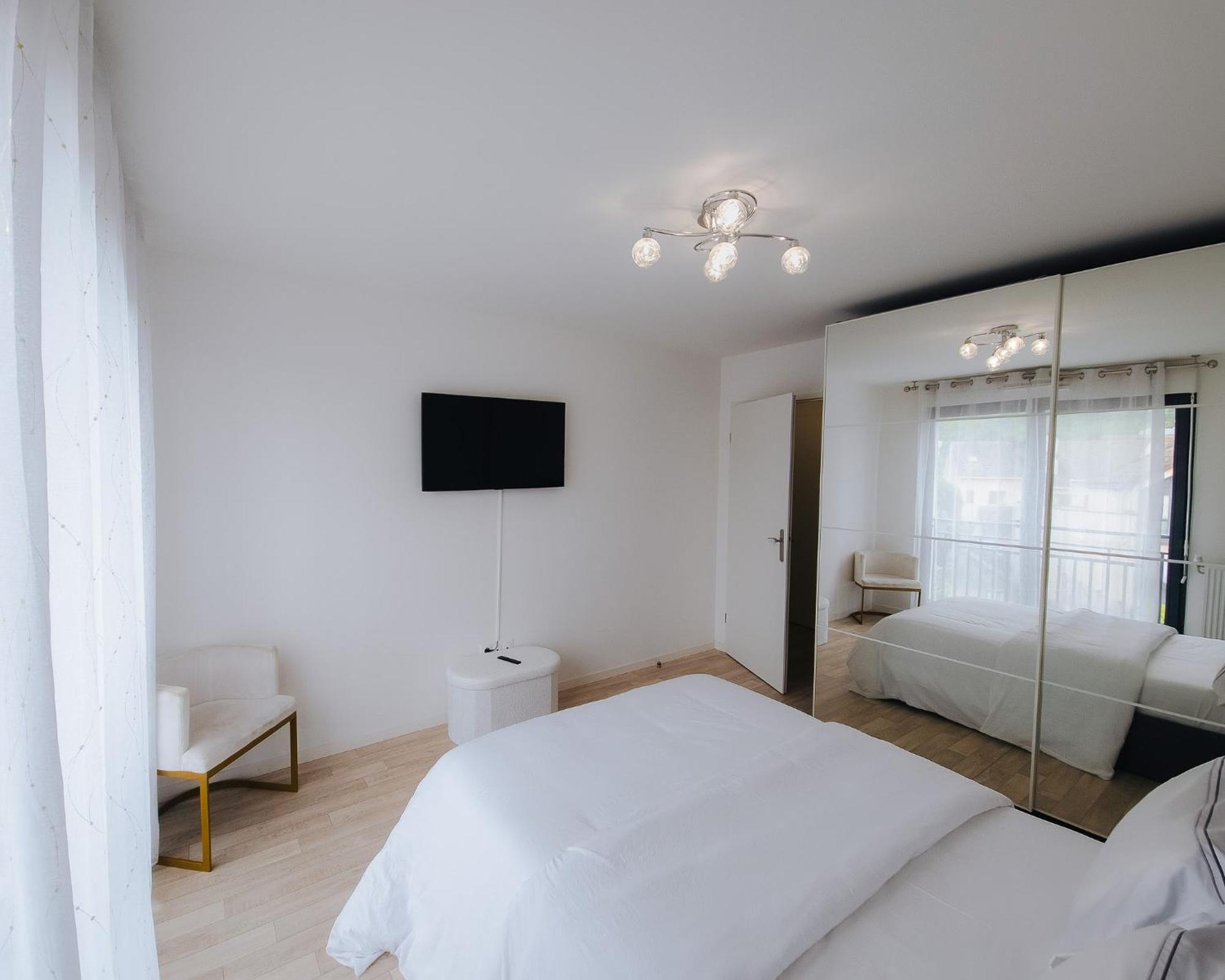 Appartement Luxueux, Neuf & Equipe A Versailles, Saint-Cyr-lʼÉcole מראה חיצוני תמונה